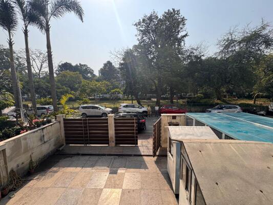 3 BHK Duplex Builder Floor in Jor bagh, Delhi