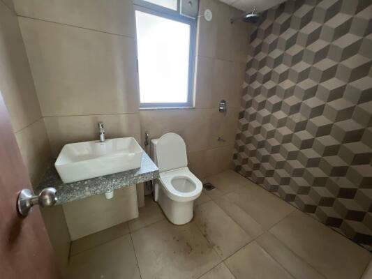 3 BHK Flat in Kolshet Road, Thane