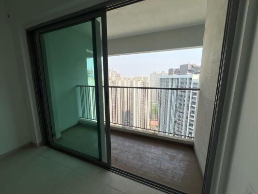 3 BHK Flat in Kolshet Road, Thane