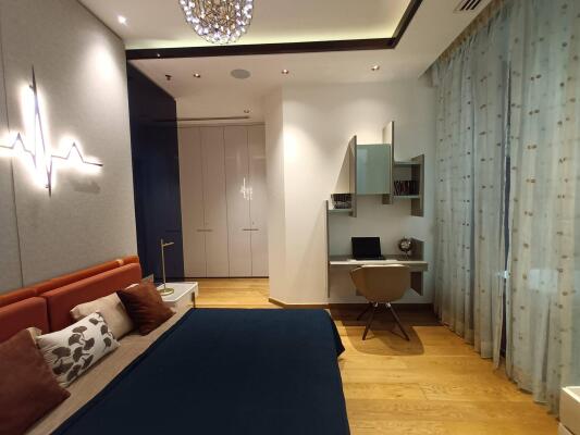 4 BHK Flat in Karol Bagh, Delhi