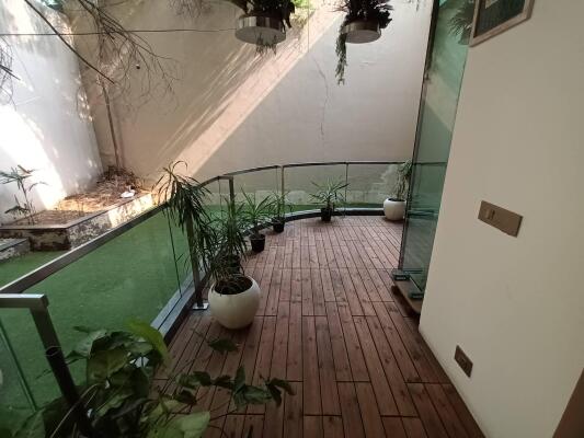 4 BHK Flat in Karol Bagh, Delhi