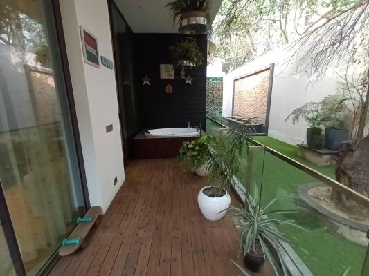 4 BHK Flat in Karol Bagh, Delhi