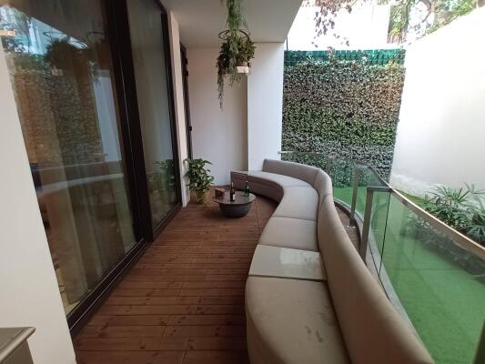 4 BHK Flat in Karol Bagh, Delhi