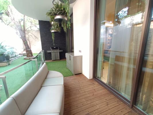 4 BHK Flat in Karol Bagh, Delhi