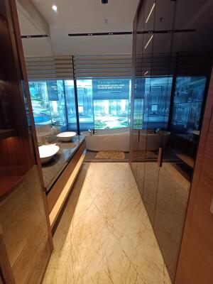 4 BHK Flat in Karol Bagh, Delhi