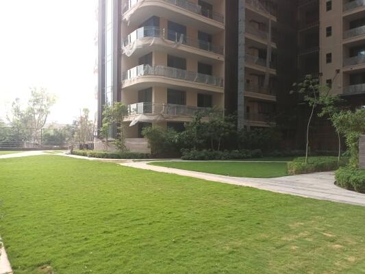 4 BHK Flat in Karol Bagh, Delhi