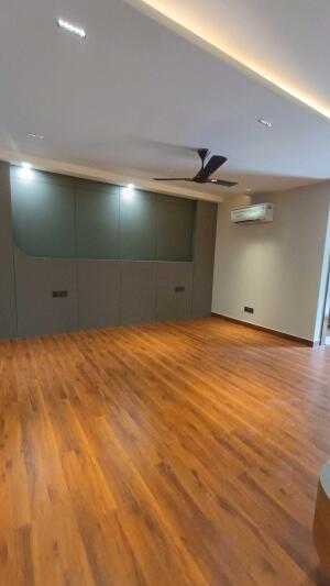 4 BHK Independent Builder Floor in DLF Phase 4, Gurgaon