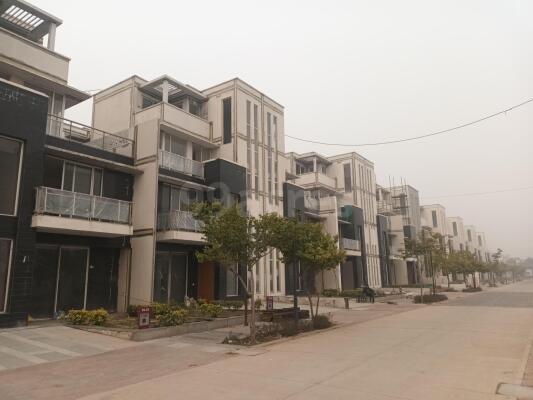 4 Bedroom House in Sector 27, Greater Noida