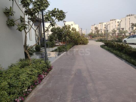 4 Bedroom House in Sector 27, Greater Noida