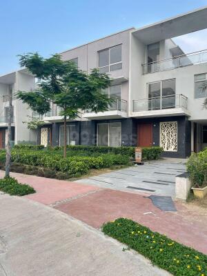 4 Bedroom House in Sector 27, Greater Noida