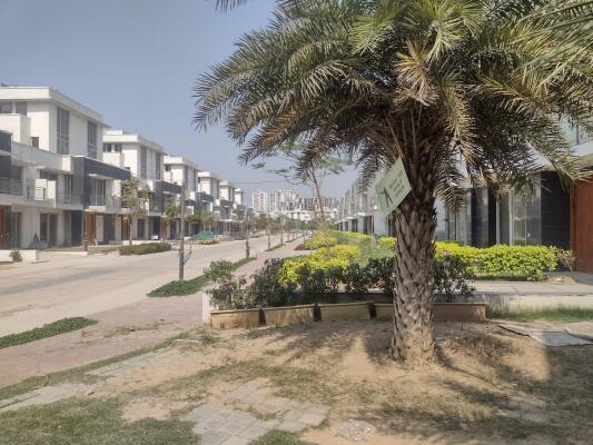 4 Bedroom House in Sector 27, Greater Noida