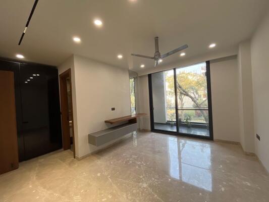 4 BHK Independent Builder Floor in Nirvana Country, Gurgaon