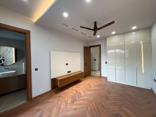 4 BHK Independent Builder Floor in Nirvana Country, Gurgaon