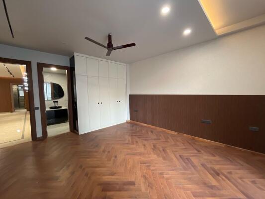 4 BHK Independent Builder Floor in Nirvana Country, Gurgaon