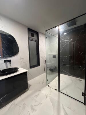 4 BHK Independent Builder Floor in Nirvana Country, Gurgaon
