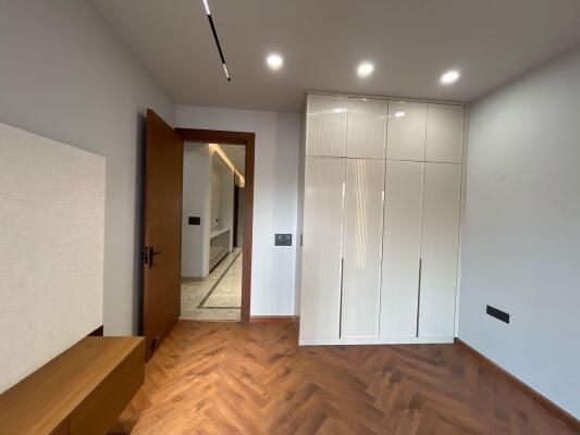 4 BHK Independent Builder Floor in Nirvana Country, Gurgaon