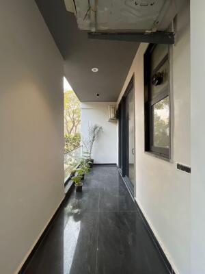 4 BHK Independent Builder Floor in Nirvana Country, Gurgaon