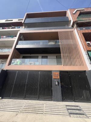 3 BHK Independent Builder Floor in Sector 8 Dwarka, Delhi