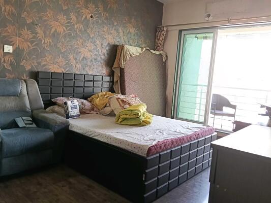 3 BHK Flat in Lokhandwala Kandivali East, Mumbai