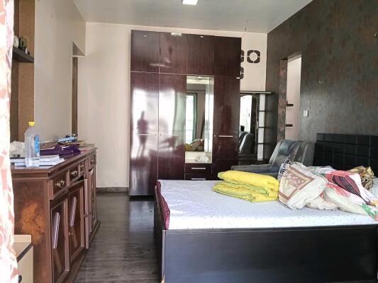 3 BHK Flat in Lokhandwala Kandivali East, Mumbai