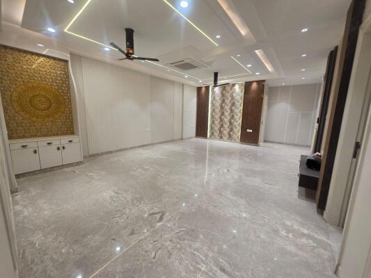 4 BHK Independent Builder Floor in Model Town, Delhi