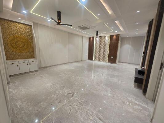 4 BHK Independent Builder Floor in Model Town, Delhi