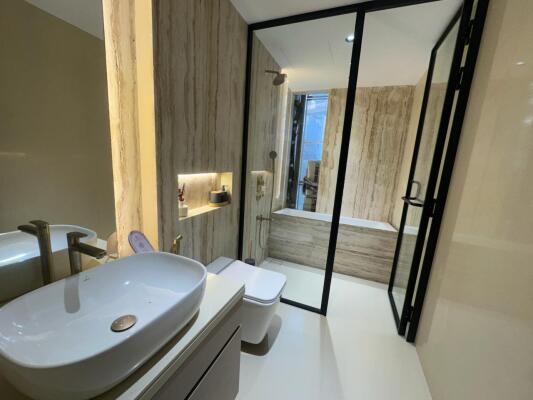 4 BHK Flat in Vile Parle West, Mumbai