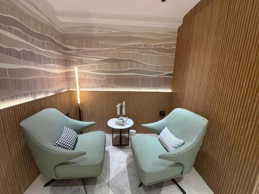 4 BHK Flat in Vile Parle West, Mumbai