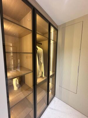 4 BHK Flat in Vile Parle West, Mumbai