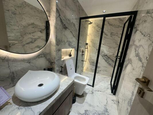 4 BHK Flat in Vile Parle West, Mumbai