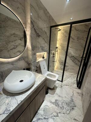 4 BHK Flat in Vile Parle West, Mumbai