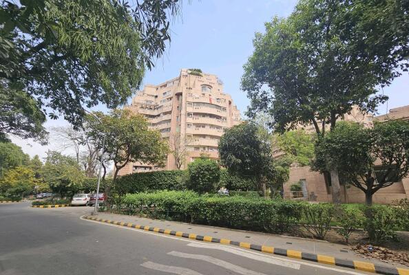 4 BHK Flat in MG Road, Gurgaon