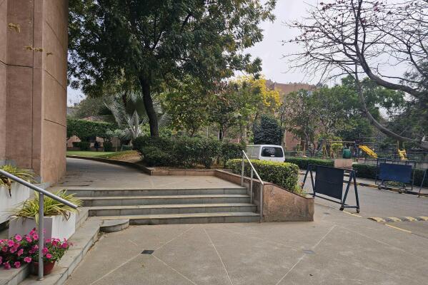 4 BHK Flat in MG Road, Gurgaon