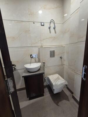2 BHK Independent Builder Floor in Ramesh Nagar, Delhi