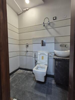 2 BHK Independent Builder Floor in Ramesh Nagar, Delhi