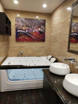 4 BHK Flat in Lokhandwala Andheri West, Mumbai