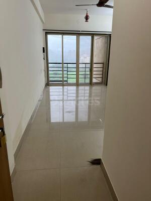 3 BHK Flat in Ghodbunder Road, Thane