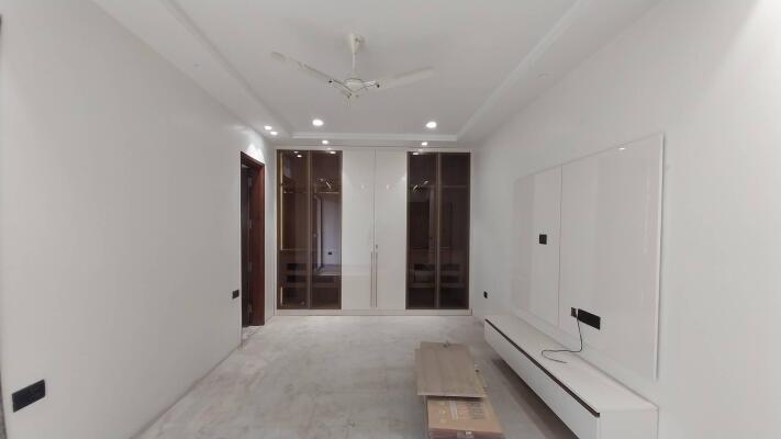 4 BHK Independent Builder Floor in Kirti Nagar, Delhi