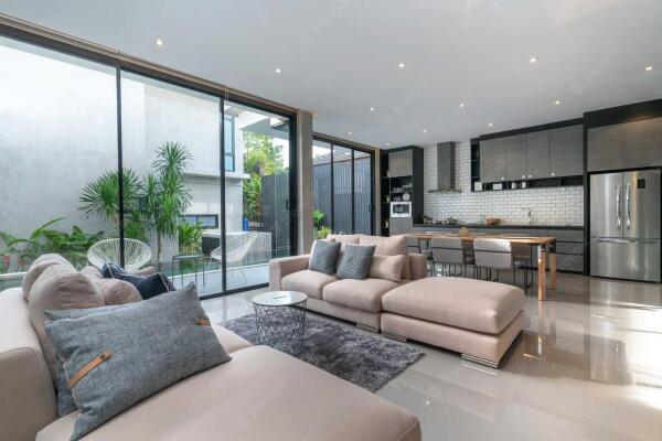 2 BHK Flat in Sector 36, Greater Noida