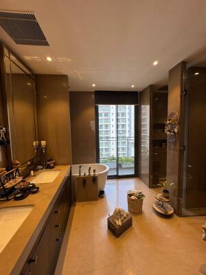 4 BHK Flat in MG Road, Gurgaon