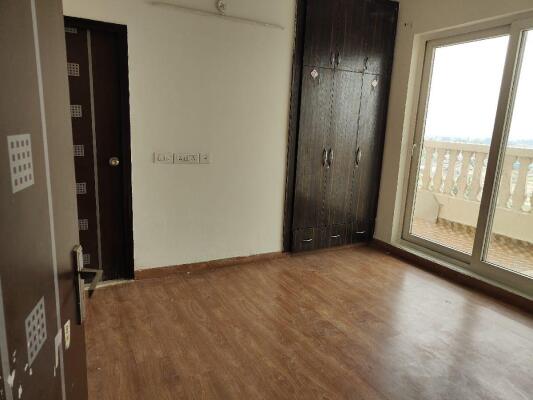 3 BHK Flat in Sector 70, Faridabad