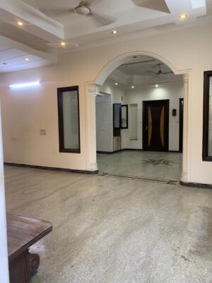 5 Bedroom House in Sector 33, Noida