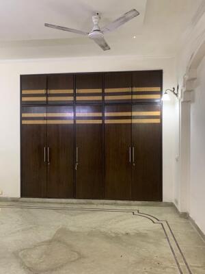 5 Bedroom House in Sector 33, Noida