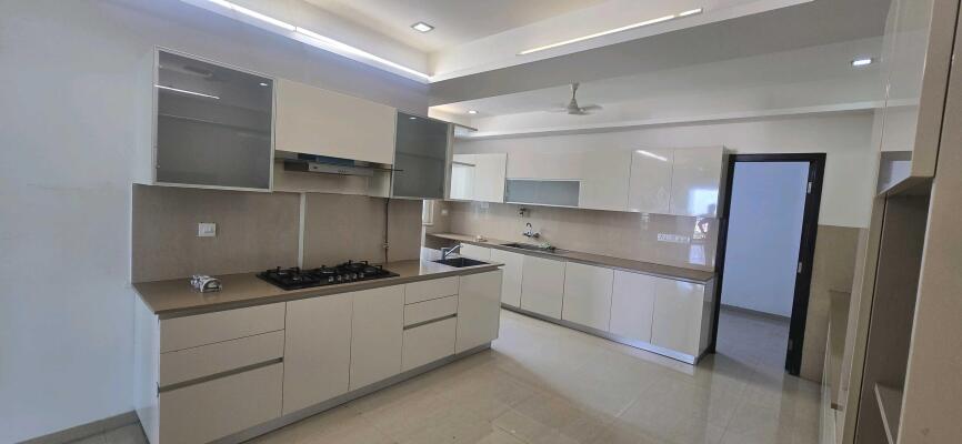 5 BHK Flat in Hiranandani Gardens Powai, Mumbai