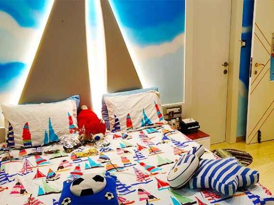 4 BHK Flat in Andheri West, Mumbai