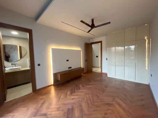 4 BHK Independent Builder Floor in Nirvana Country, Gurgaon