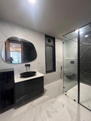 4 BHK Independent Builder Floor in Nirvana Country, Gurgaon