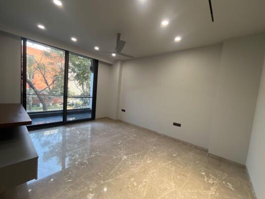 4 BHK Independent Builder Floor in Nirvana Country, Gurgaon