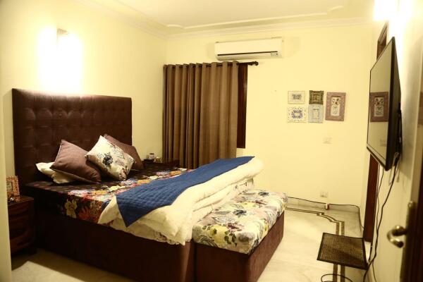 4 BHK Independent Builder Floor in Geetanjali Enclave, Delhi