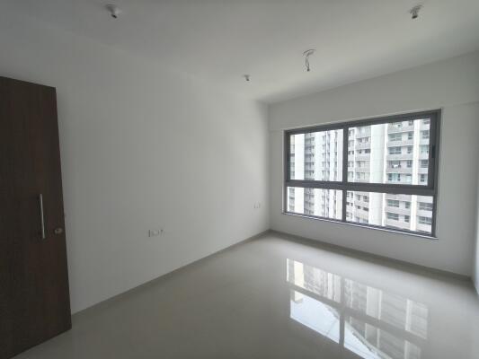 2 BHK Flat in Kolshet Road, Thane